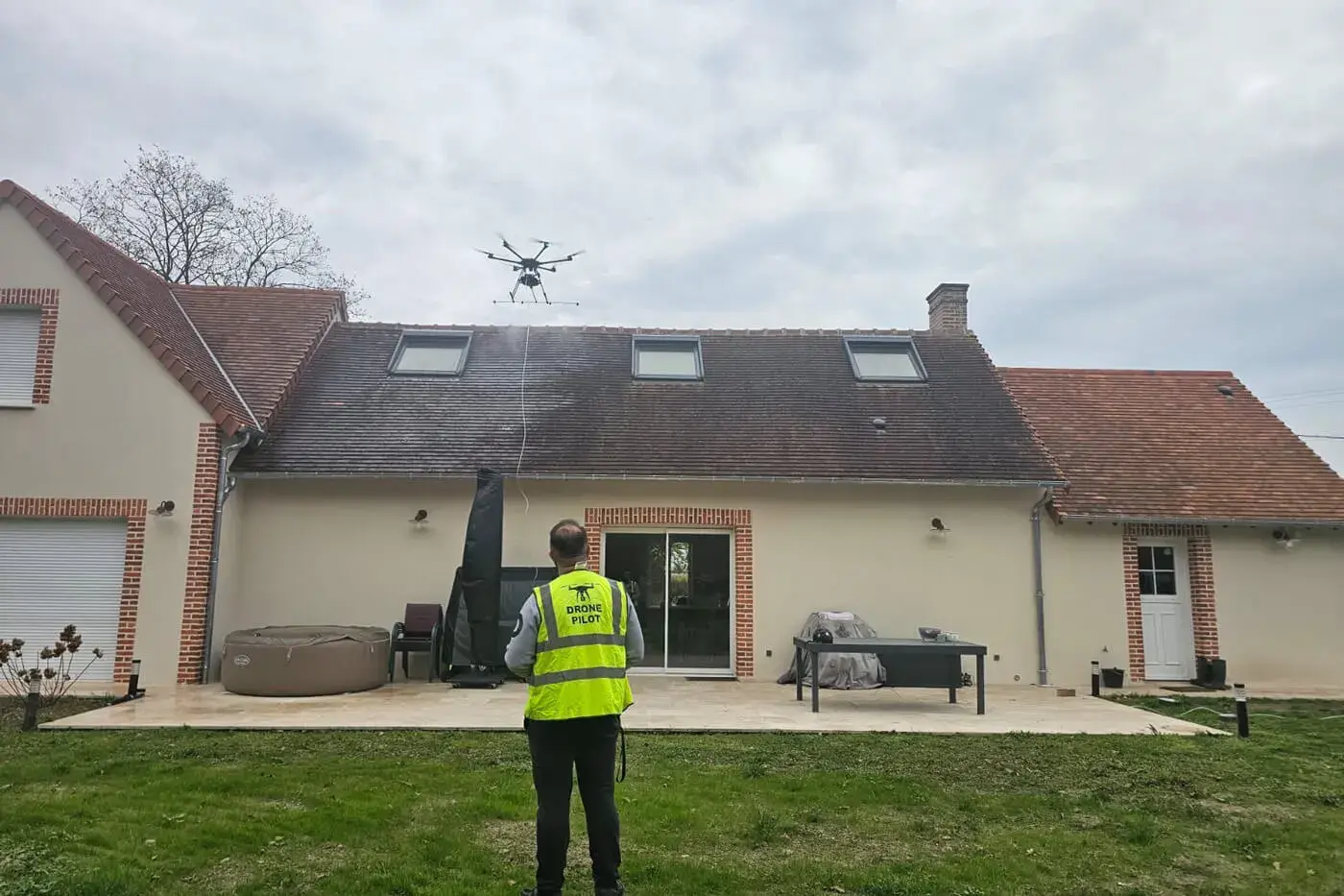 nettoyage-de-toiture-orleans Nettoyage de toiture à Orléans